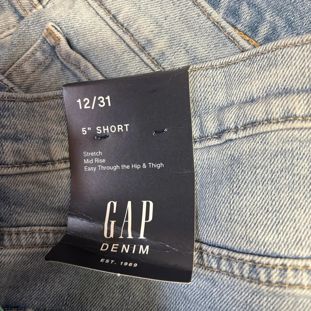 GAP Denim Jean Shorts Size 12/31 Mid Rise 5” Short Stretch Light Wash - Image 5