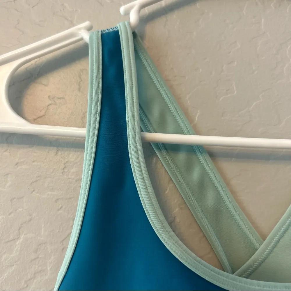 Under Armour blue infinity criss cross back compression sports bra size small - Image 3