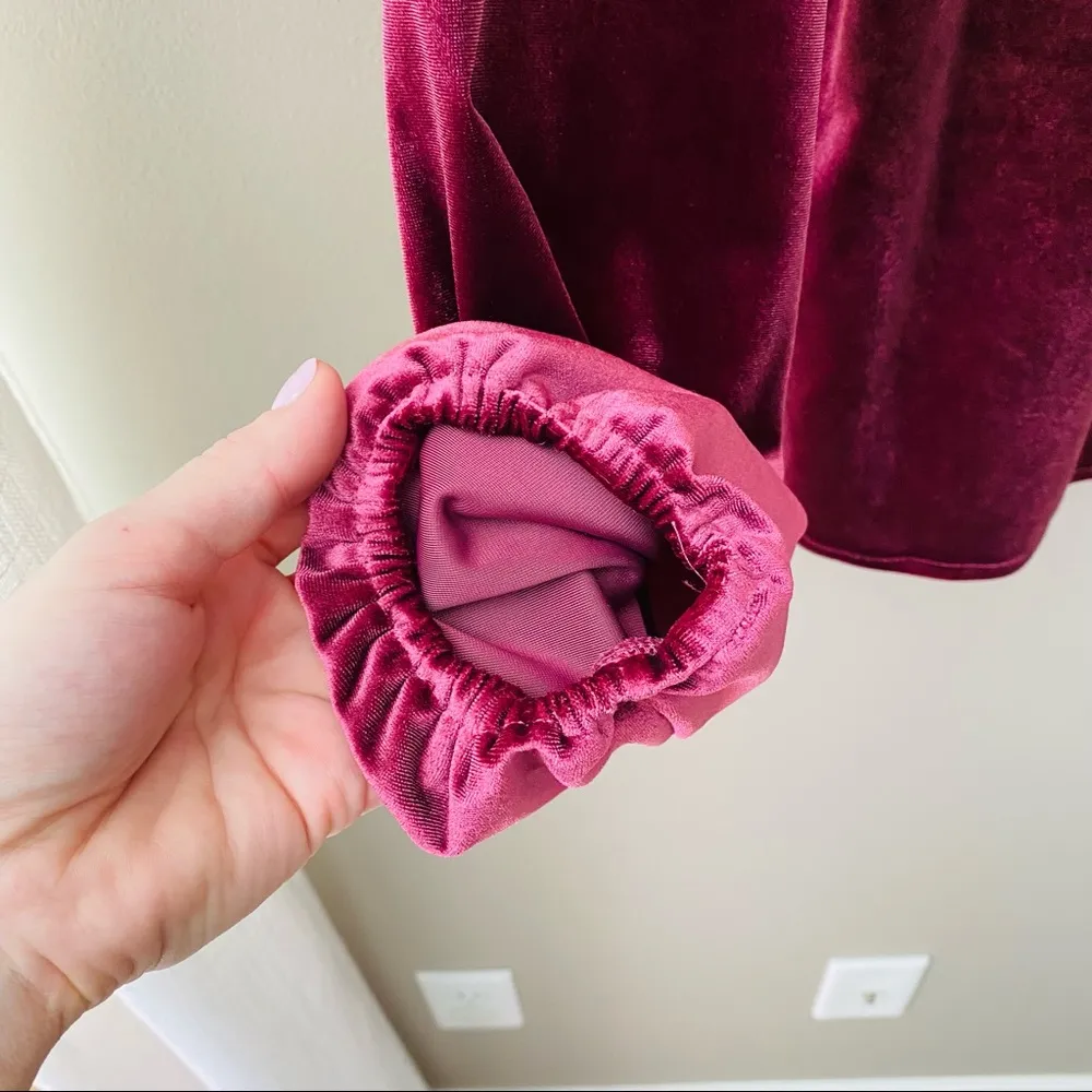 Altar'd State Long Sleeve Velvet Top Red Sz Small - Image 8