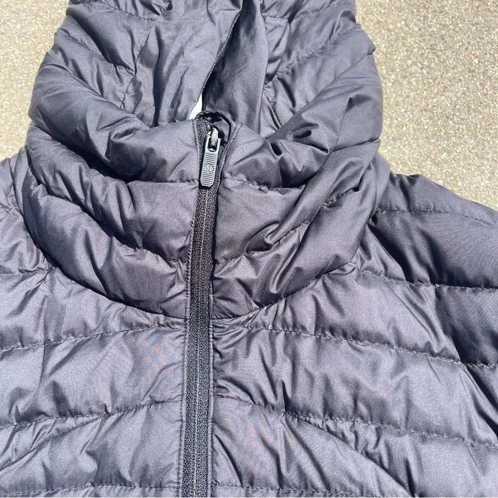 Lululemon Pack It Down jacket with detachable hoodie size 0 - Image 3