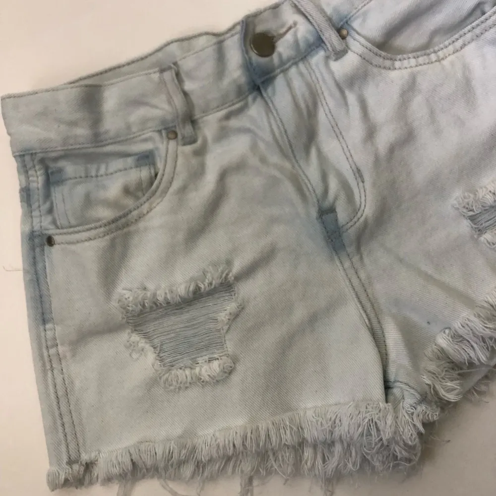 Bullhead Denim Co High Waisted Shorts Distressed Light Wash - Image 5