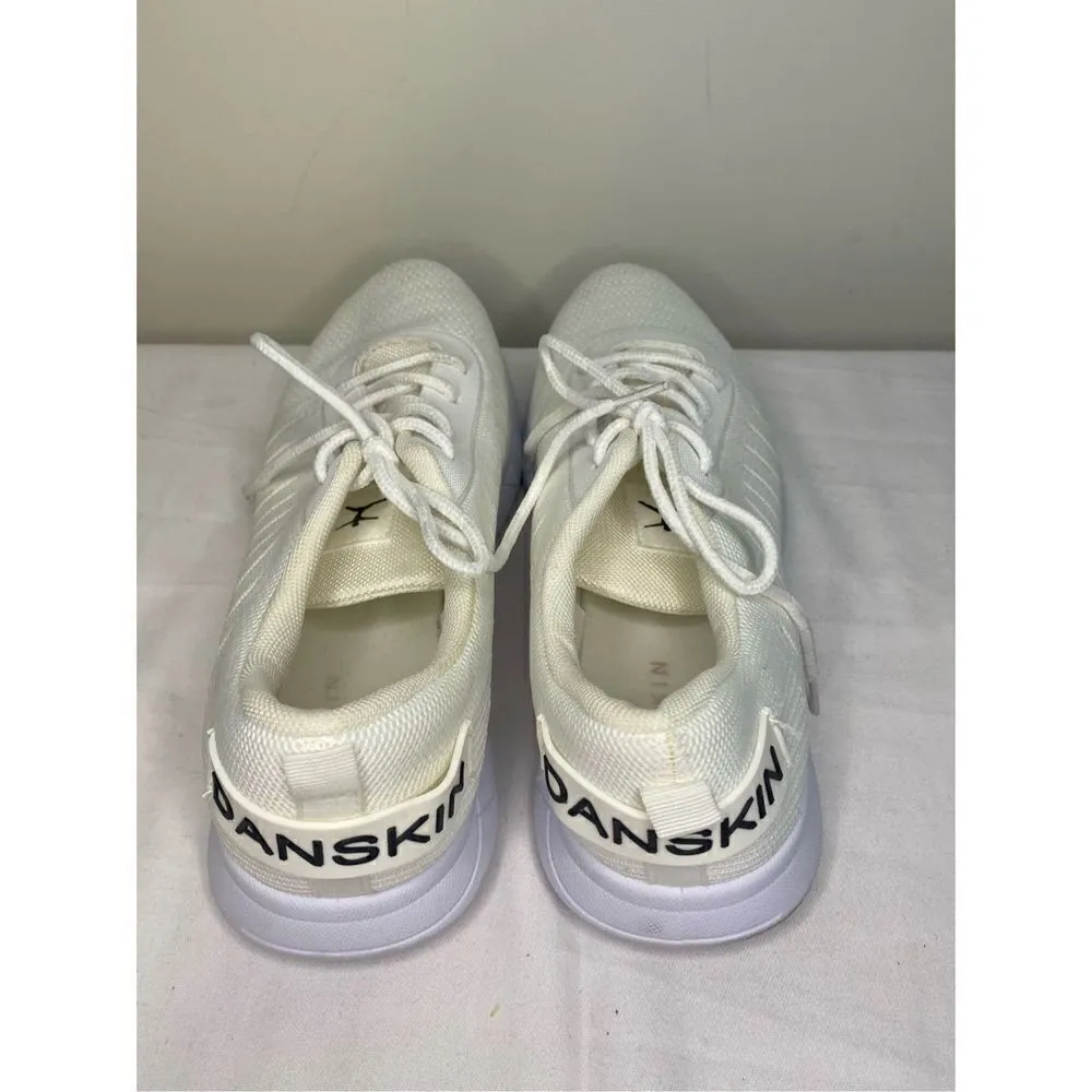 Danskin Boost Shoe in White Size  11 - Image 3
