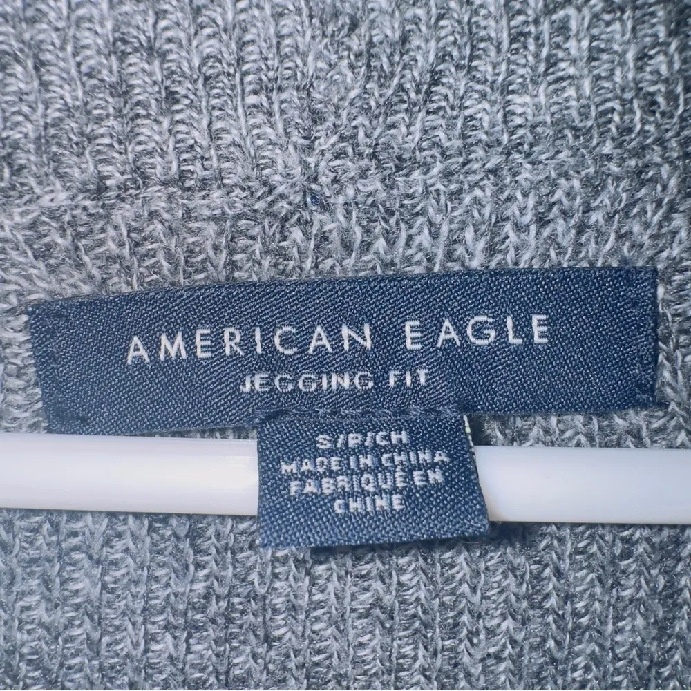 American Eagle Gray Striped Long Sleeve Knit Jegging Fit Hi Low Sweater size SM - Image 3