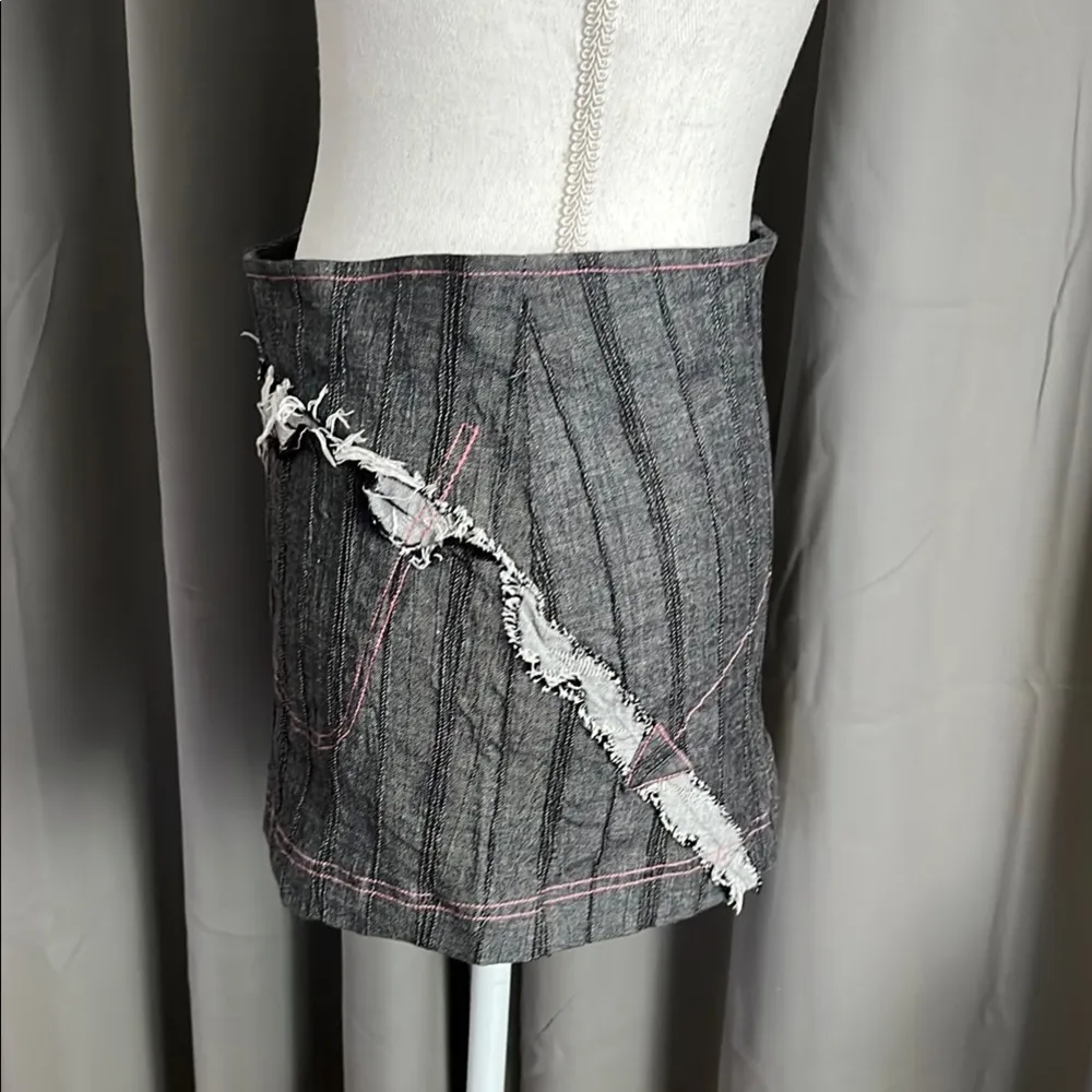Gray Frayed Hem Skirt Size L - Image 6