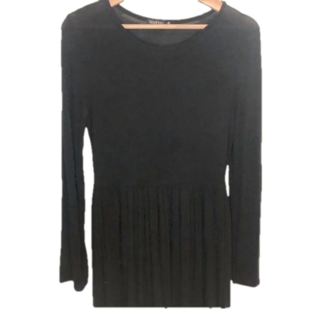 Boohoo black midi dress medium cotton monochrome lagenlook Y2K pleats 90s 2000s - Image 2