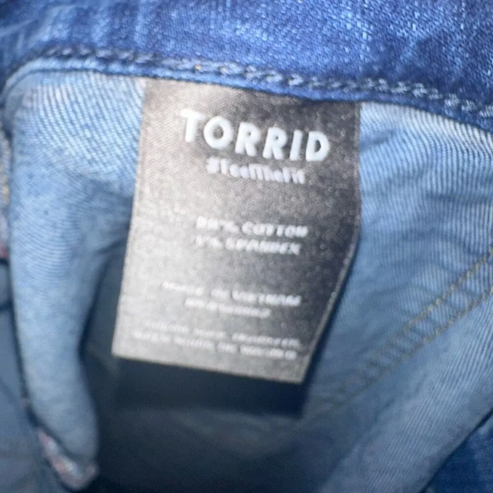 Torrid distressed raw hem 22 Boyfriend vintage stretch jeans - Image 3
