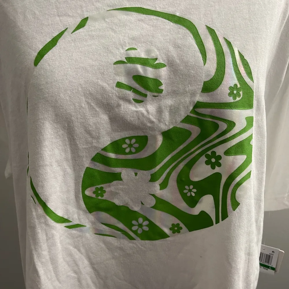 NWT REBELLIOUS ONE Juniors' Ying Yang Graphic T-Shirt, Large - Image 3