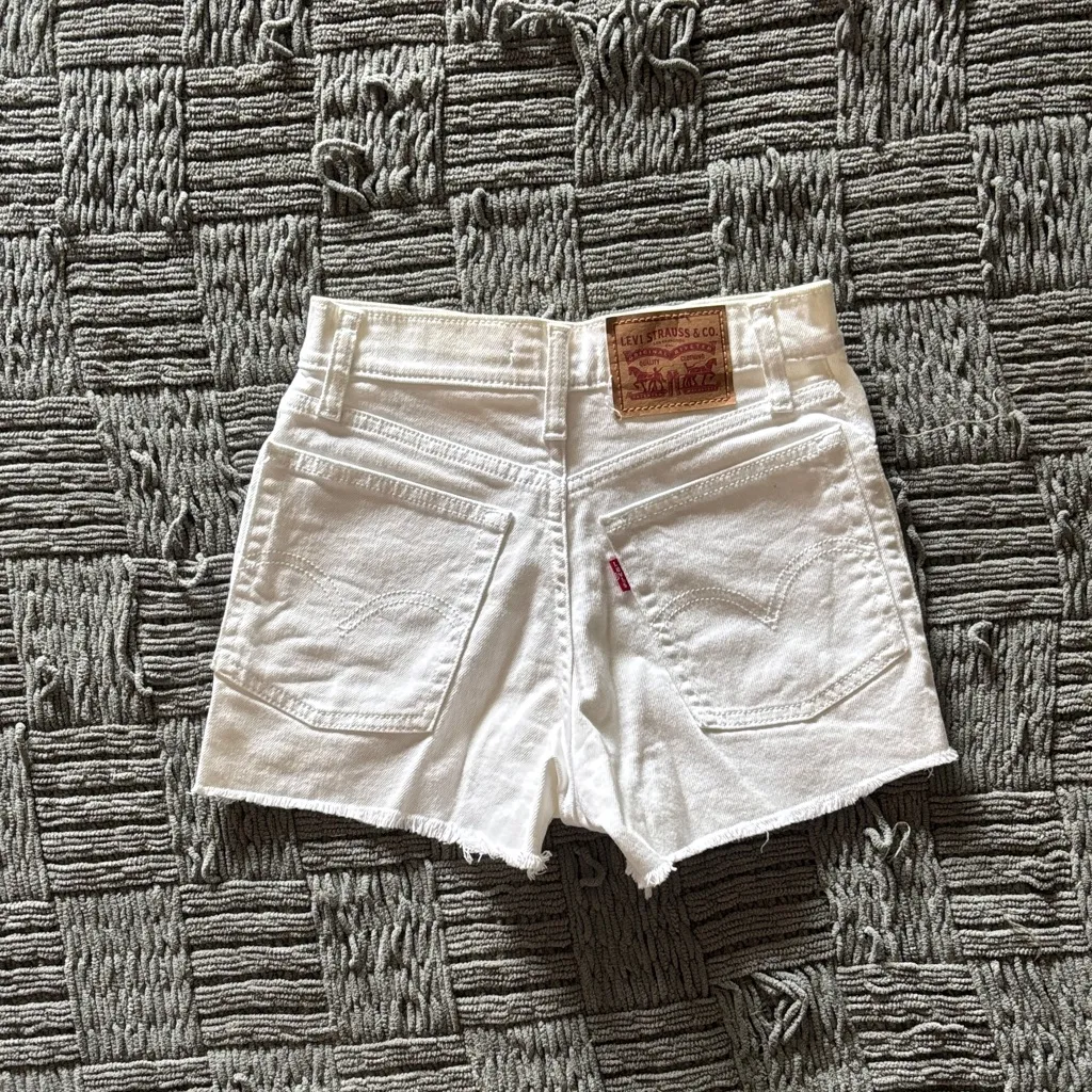 Levi's White Jean Shorts for Women - Image 4