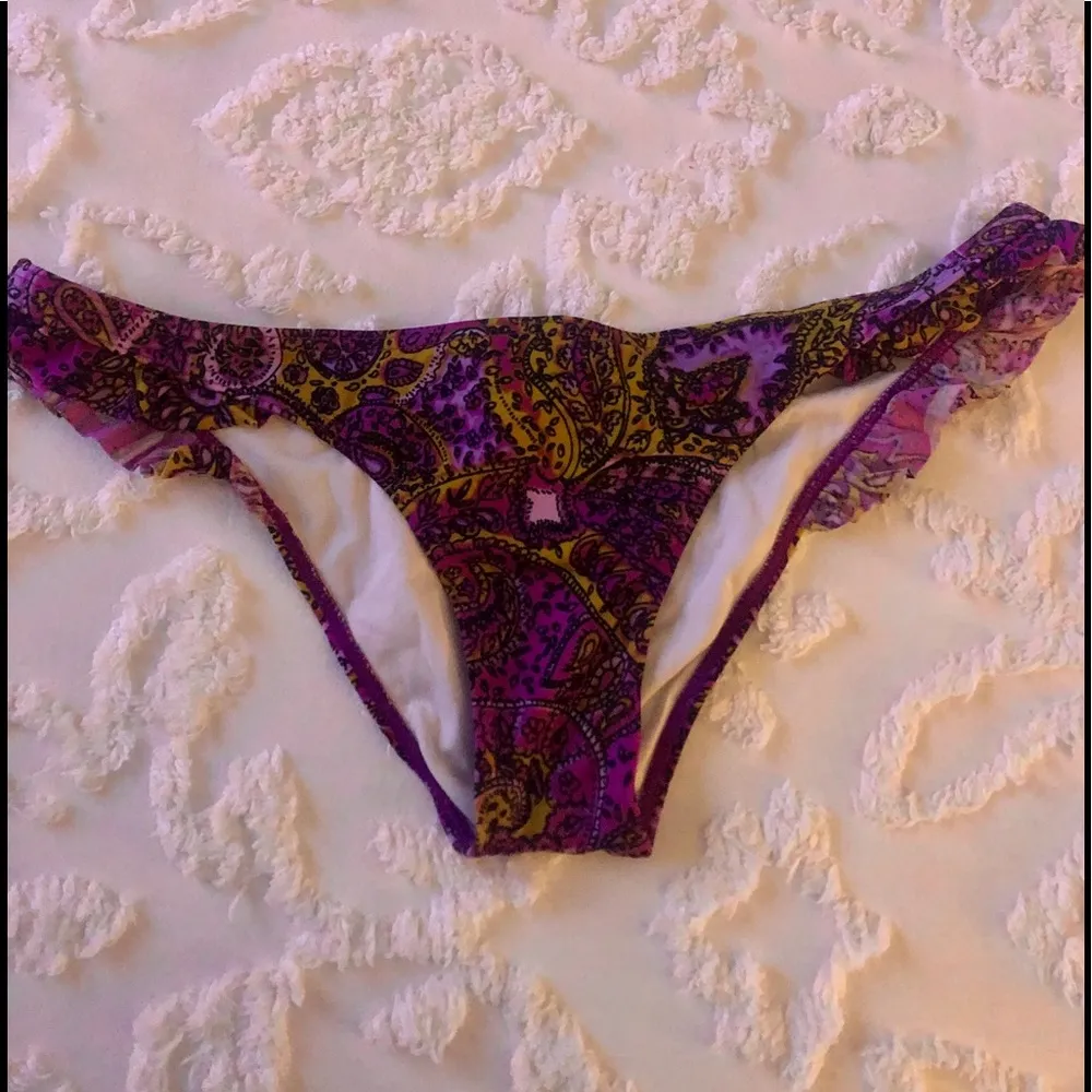 Bikini bottom paisley purple gold sz L - Image 2