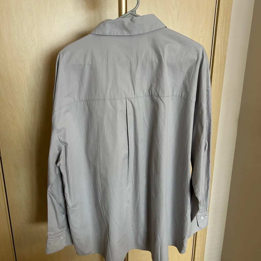 H&M Women's Poplin Light Gray Button-Down Shirt - Image 5