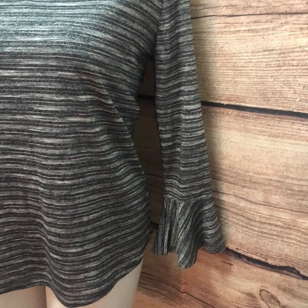 Liz Claiborne bell sleeve silver and black top - Image 3