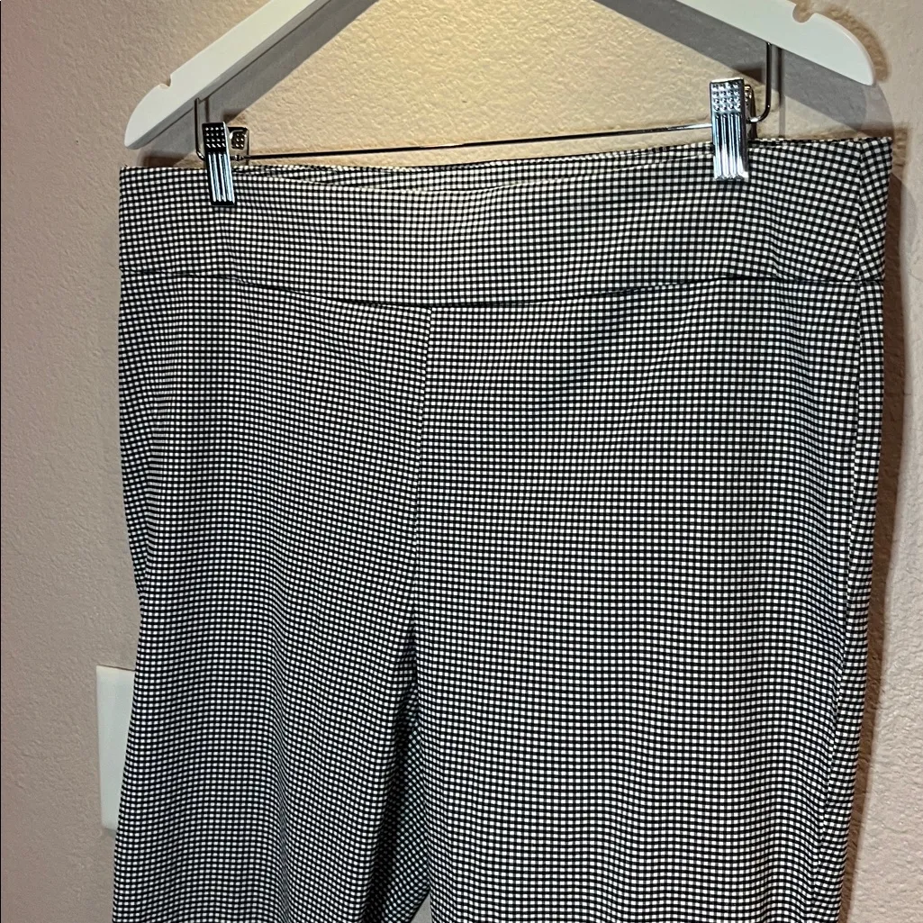 Van Heusen Women’s Gingham Cropped Capri Ruffle Trim Pants Size 14 Preppy - Image 3