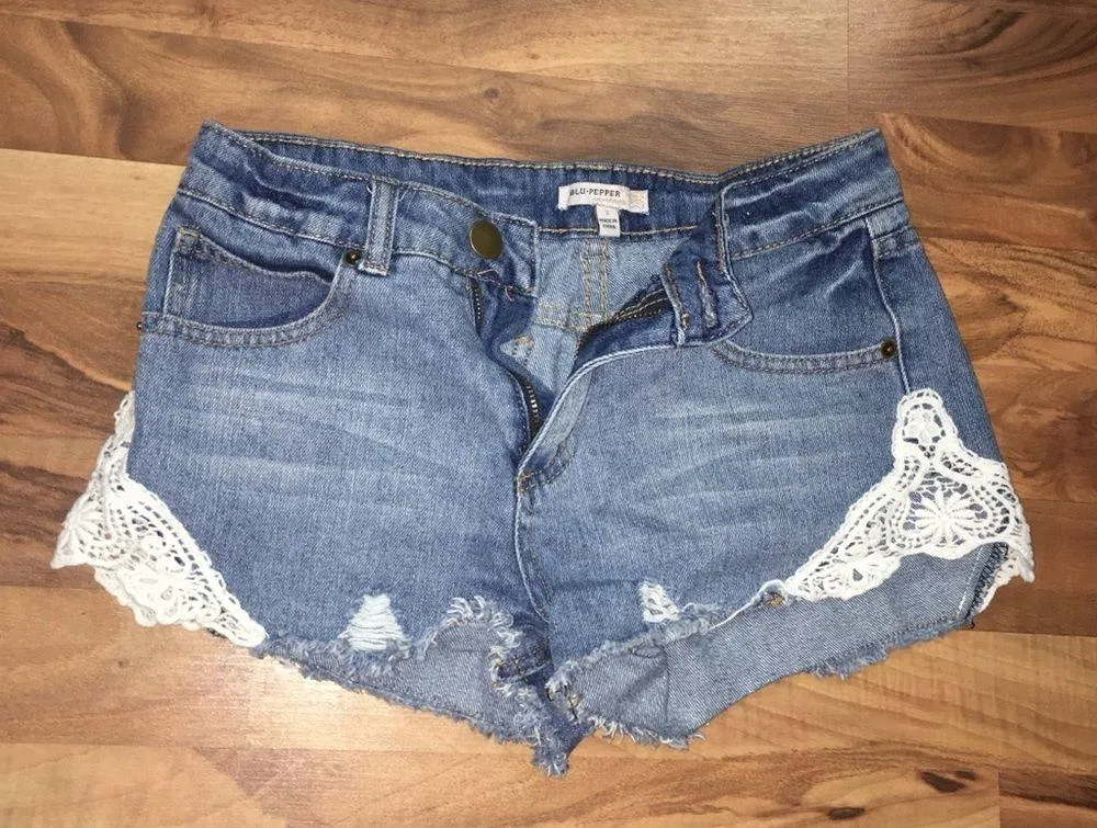 Adorable shorts - Image 2