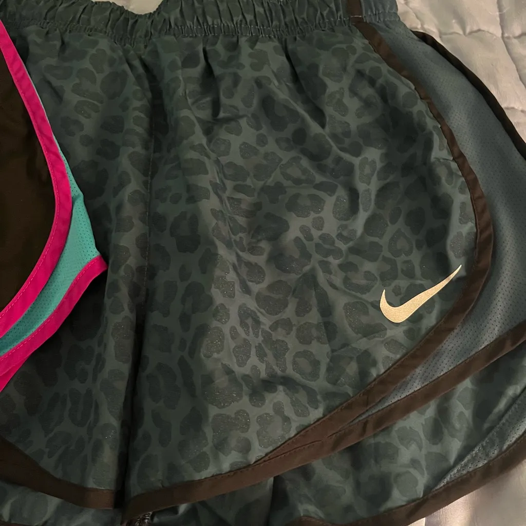 Nike Dri-Fit Trmpo Athletic Shorts Lot women’s medium - Image 2