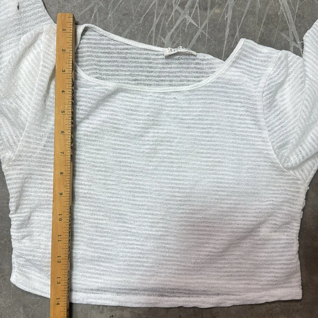 Storia White semi sheer  Textured Crop Blouse Sz L - Image 6