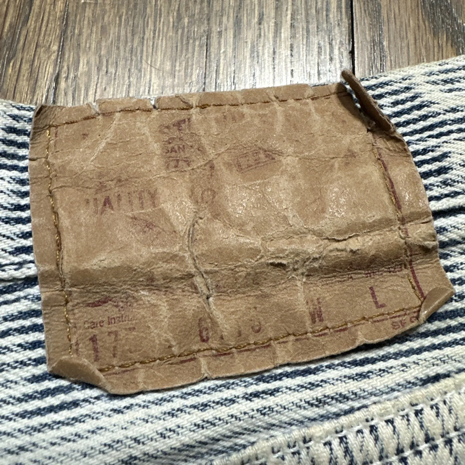 Vintage 1980's Levi's Cut Off Raw Hem Jean Shorts Size 28 Button Fly USA Made - Image 5