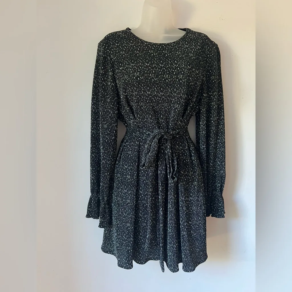 Giani Bini Black Long Sleeve Mini Dress Size L – Belted Waist, Subtle Print Green Size L - Image 2