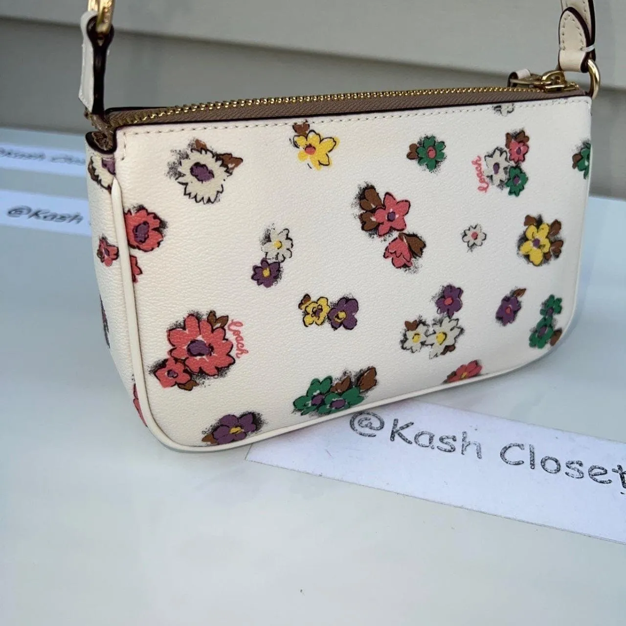 Spaced Floral Field Print Wristlet Purse - Image 5