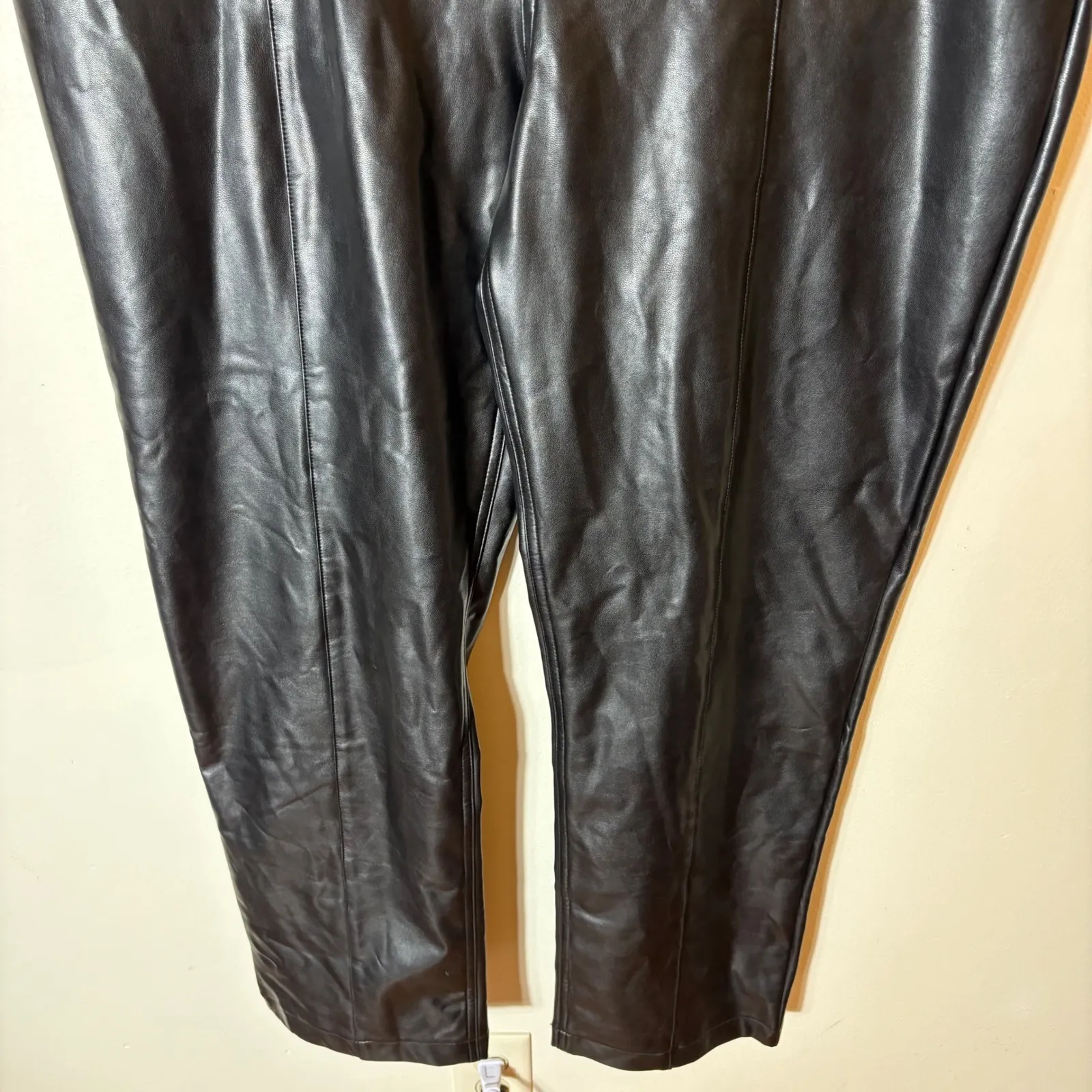 Abercrombie & Fitch Women's Black Vegan Leather 90s Straight Pant Size 18 - Image 4