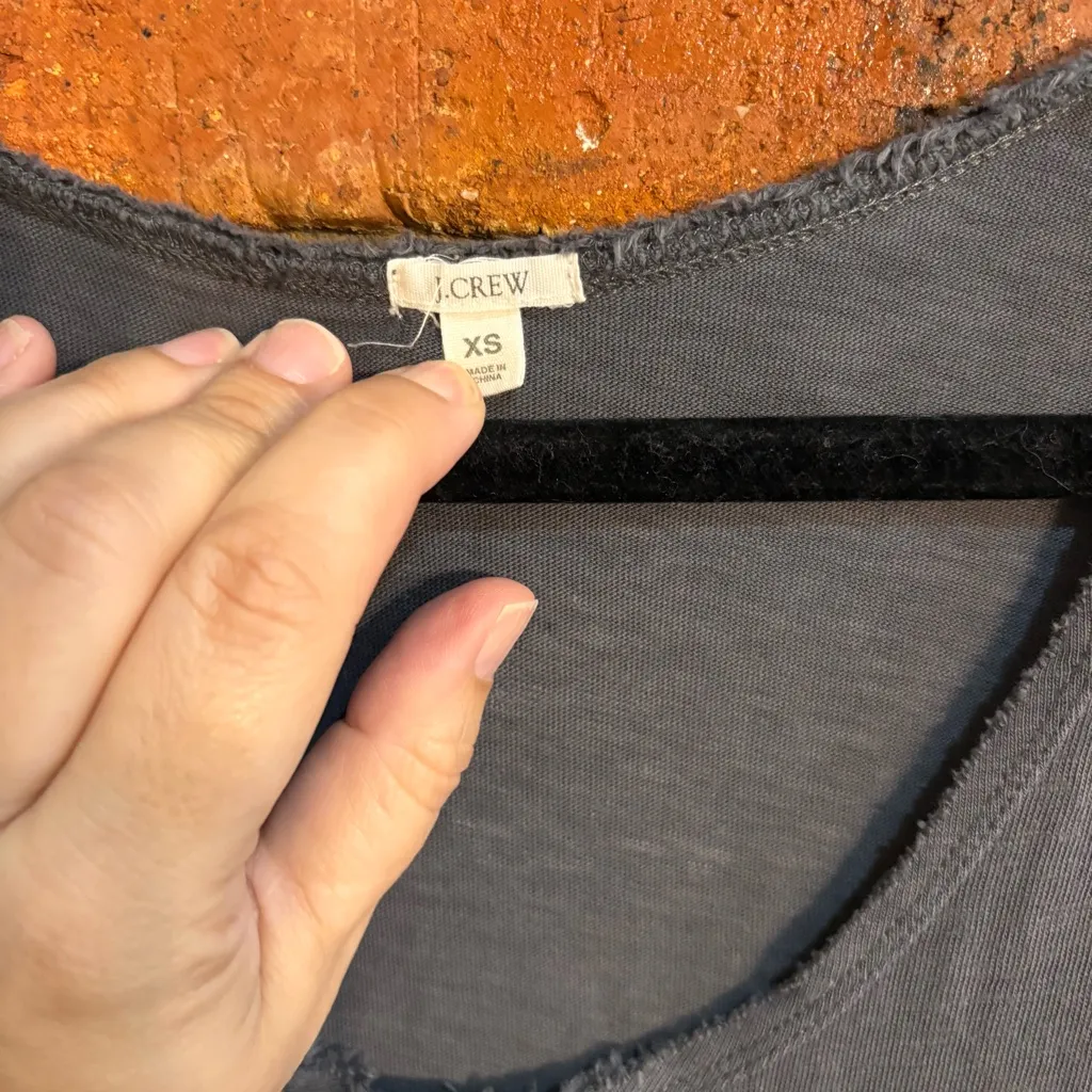 J. Crew womens Henley style ruffle tank top gray XS - Image 2