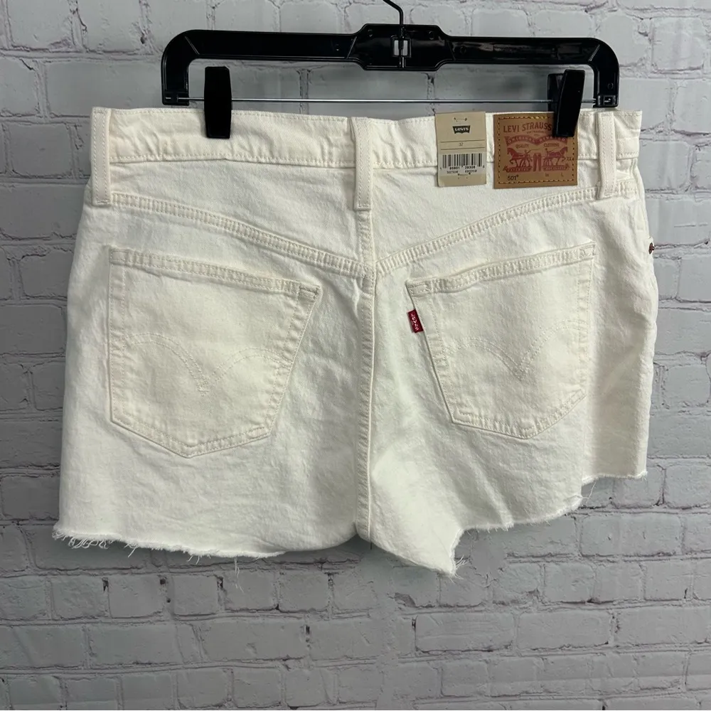 501 NEW high rise, buttonfly, cutoff, retro cream colored shorts 32 - Image 2