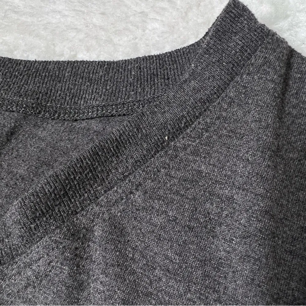 Piper by SmartPak Gray V-Neck Short Sleeve T-Shirt - Image 11