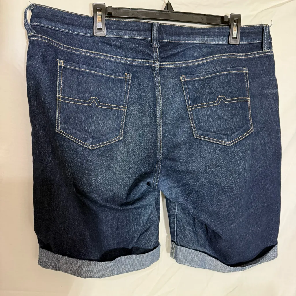 Arizona Jean Company Dark Blue, Cuffed Bermudas, Juniors Size 19 - Image 2