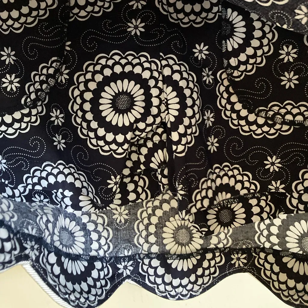 🌞NWOT Golftini Blue & White Circular Floral Print Jump Rope Golf Skorts A Size undefined - Image 8