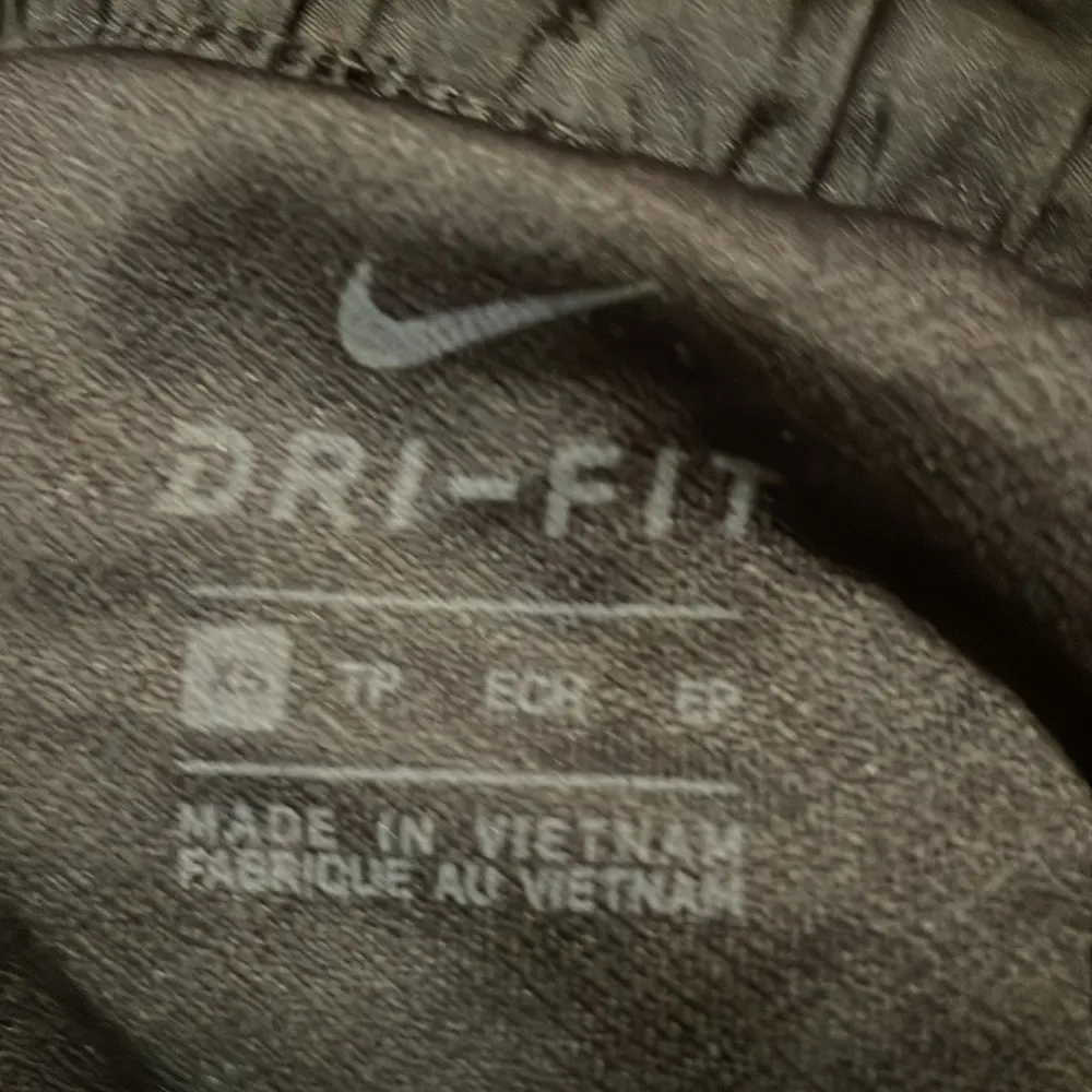 Nike dri-fit black shorts lined size xs - Image 2