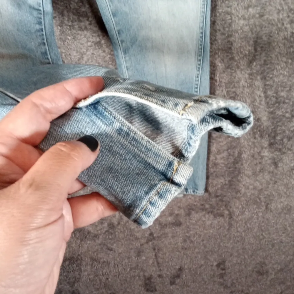 Amo twist in sweet cheeks women's jeans size 30 - Image 3