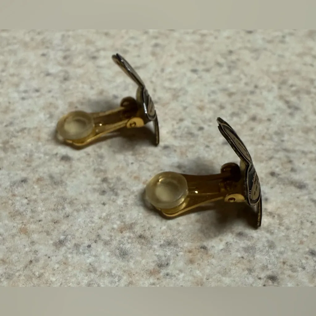 Vintage Leighton Lam Hawaiian Flower Clip - Image 3