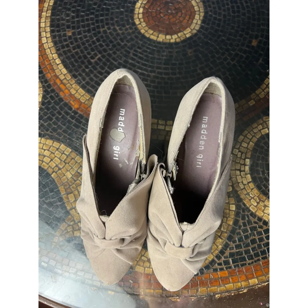 Madden Girl Taupe Faux Suede Knotted Bow Heels Women's Size 7 Slip-On Pumps - Image 2