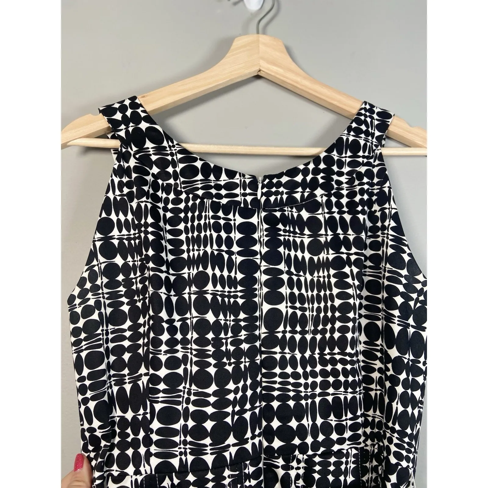 Calvin Klein Black White Pleated Sheath Dress Career Sleeveless Size‎ 8 P Belted - Image 4