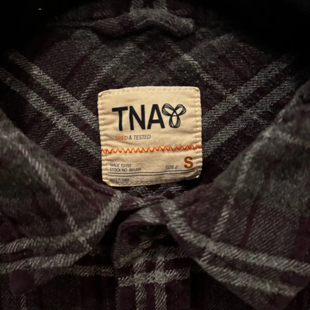 Aritzia TNA boyfriend Flannel Dark Gray Plaid Button Down Shirt Women's Size S - Image 3