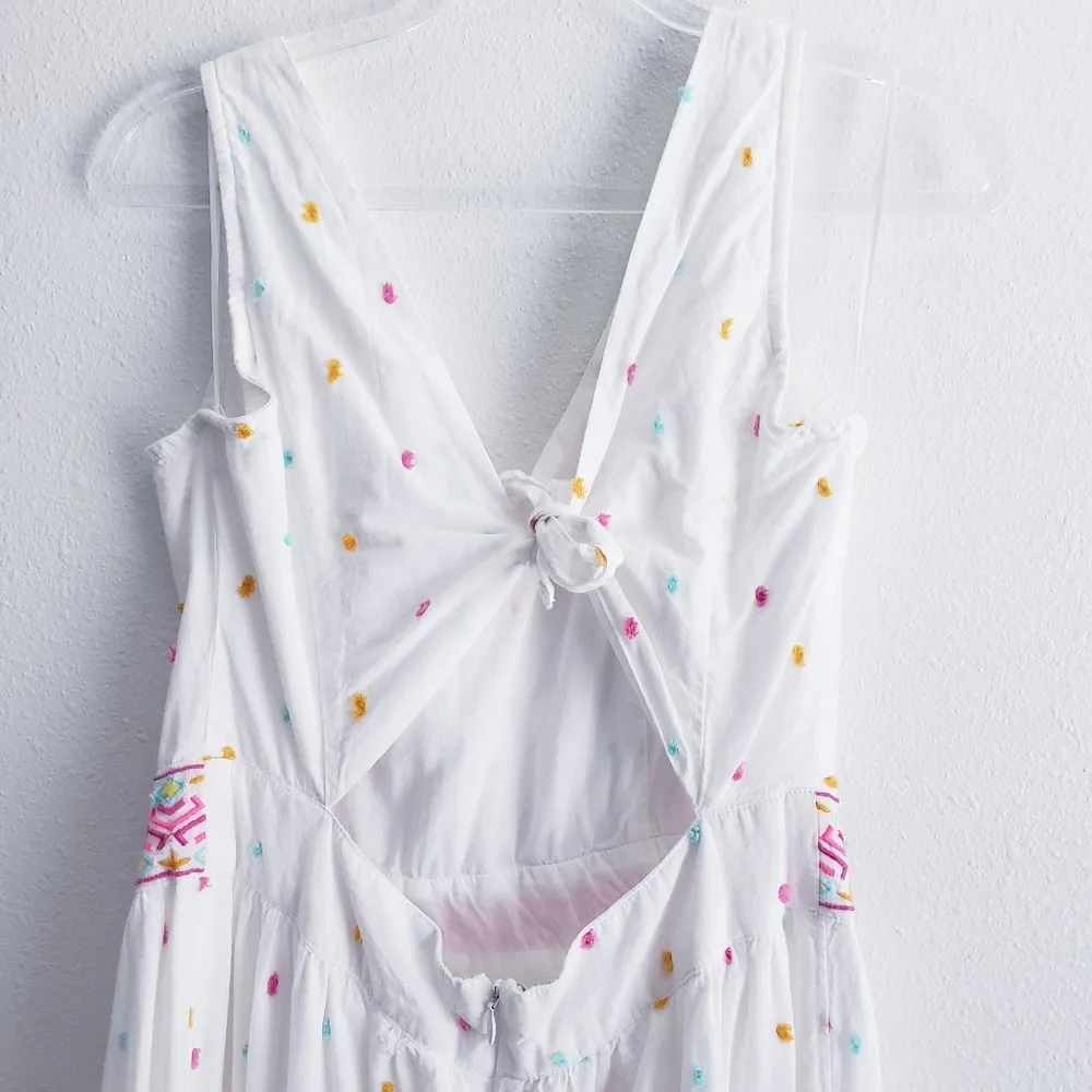 Crown & Ivy Sleeveless Embroided Tie Back Maxi Dress - Image 8