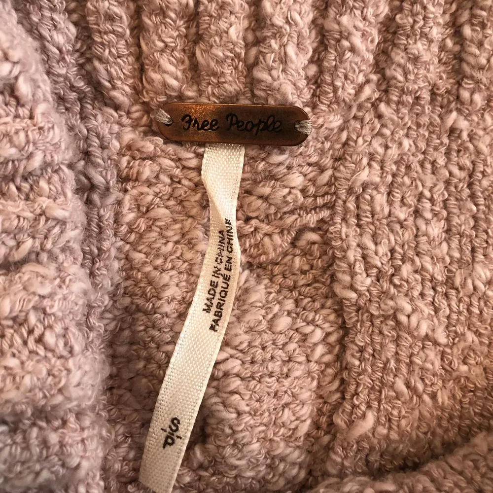 free people light pink ballet Cable Foldover sweater top size small - Image 4