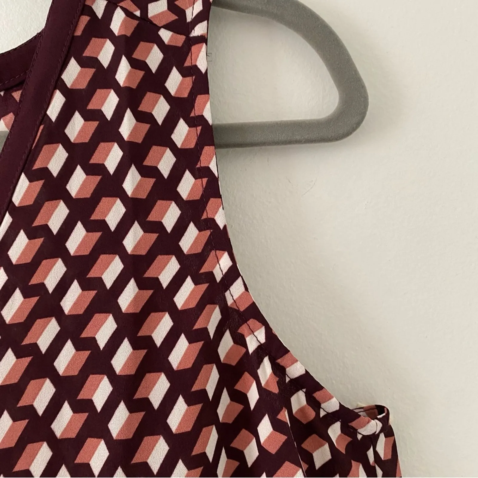 41 Hawthorn Geometric Sleeveless V - Image 5