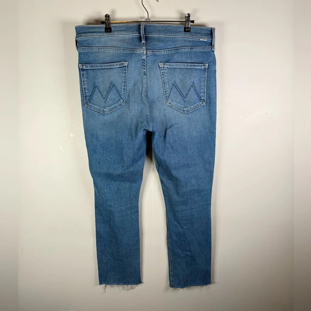 MOTHER Rise Sizzler Ankle Fray Jeans in Riding the Cliffside Wash Blue Size 34 - Image 4