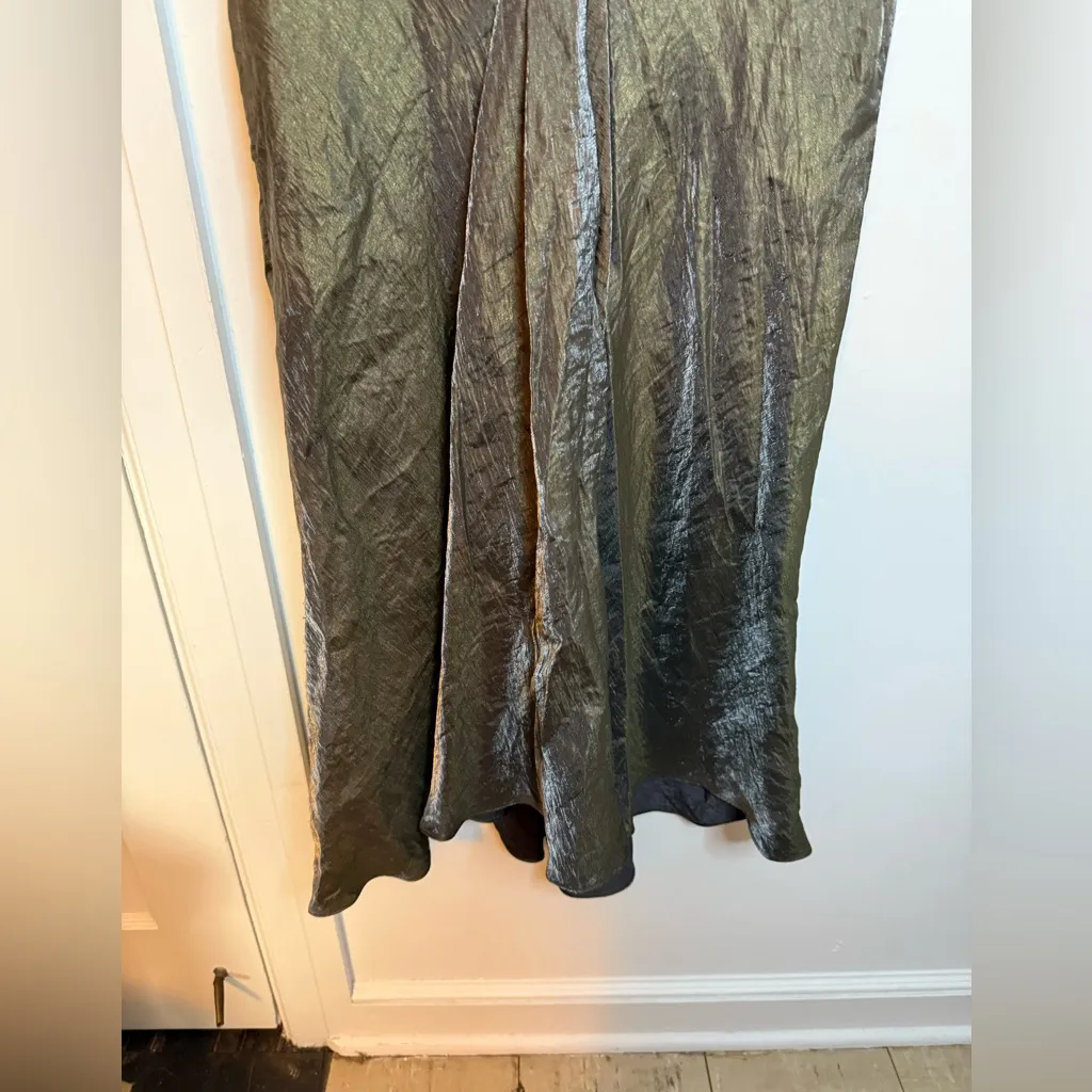 Adrianna Papell Silver Iridescent V-Neck Whimsigoth Flowy Cocktail Dress - Image 5