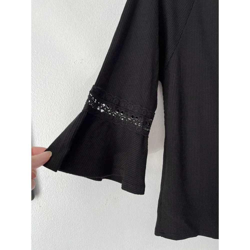 NWT Jun & Ivy Black Waffle Knit Button Front Bell Sleeve Thermal Crop Top Small - Image 5