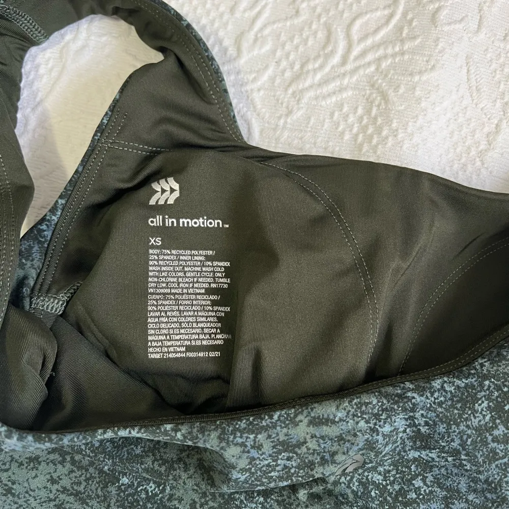 All in motion cropped tank size XS - Image 4