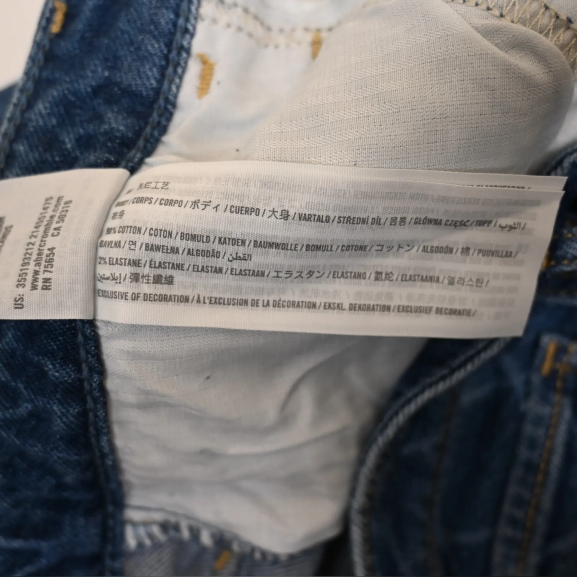 Hollister Women's 15 Ultra High-Rise Dad Jean - Image 9