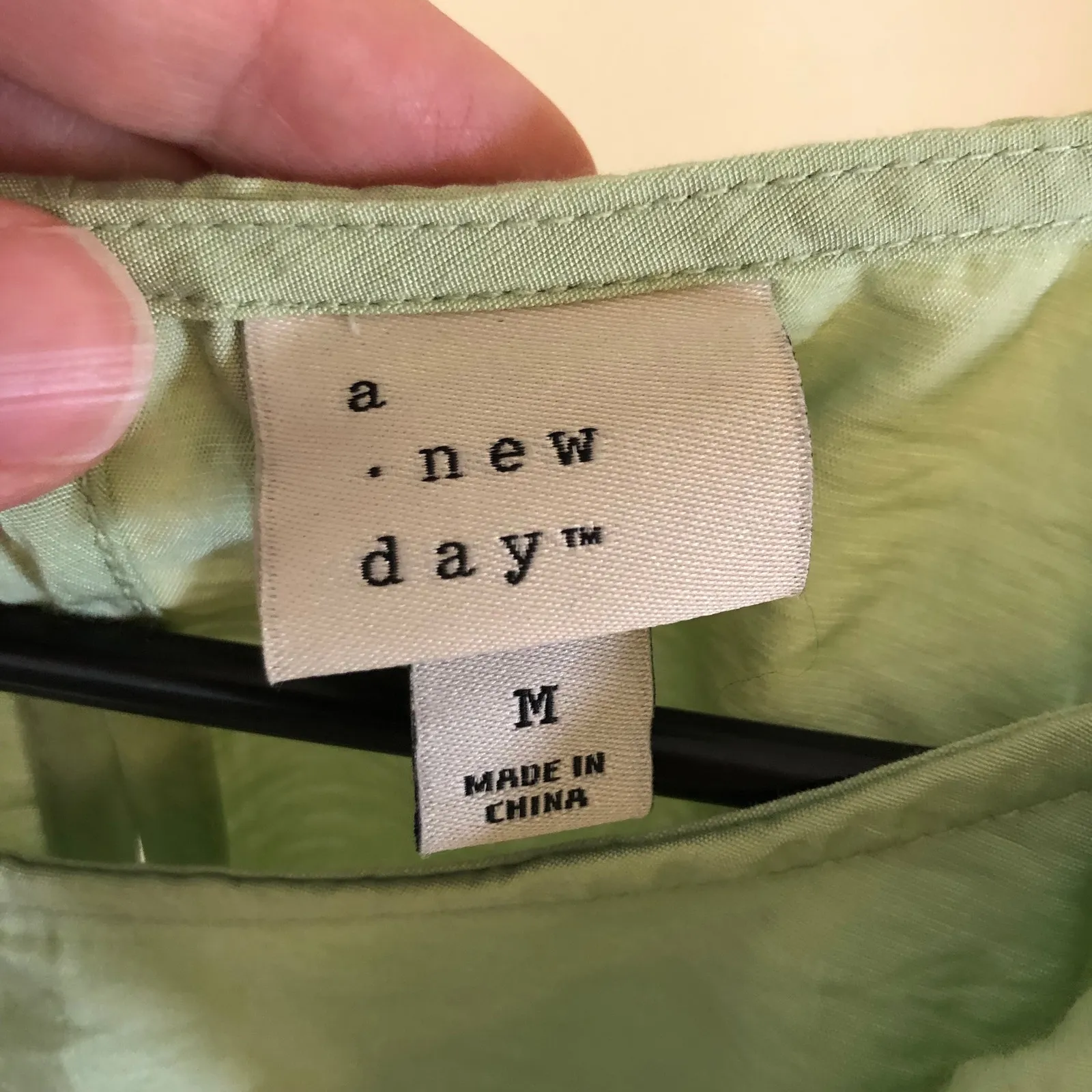 A New Day NWT Women's Green Ruffle Sleeveless Blouse Size M - Image 2