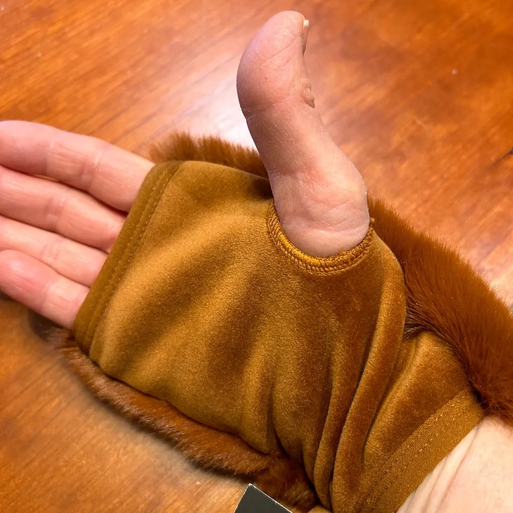 NWT fingerless gloves Brown - Image 3