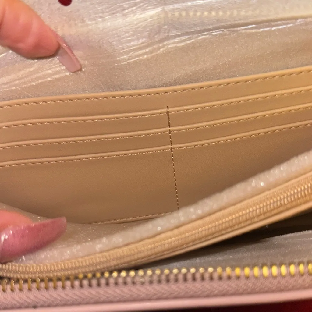 GUESS
Kori SLG Large Zip Around Wallet‎ - Image 5