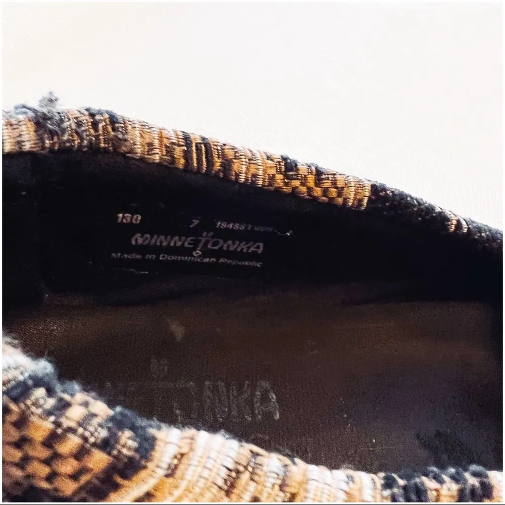 Minnetonka Aztec Tribal Moccasin Shoes - Image 7