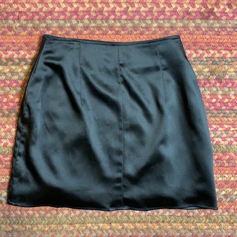 CAPSULLE DOUBLE ZIP FRONT BLACK SATIN MINI SKIRT - Image 3