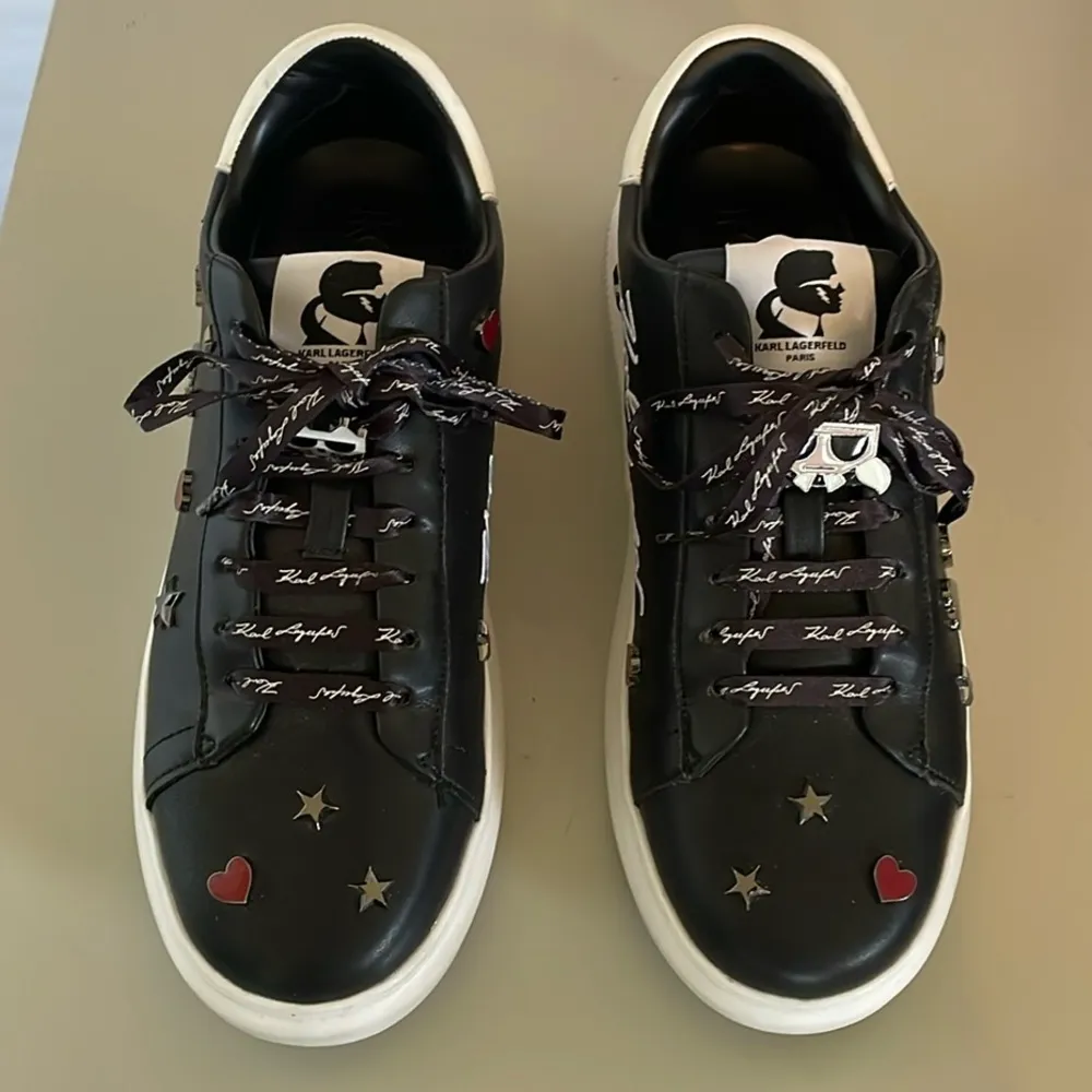 KARL LAGERFELD Kenna Leather Black Pin Logo Sneakers $130 EUC Wmn 8.5 - Image 2