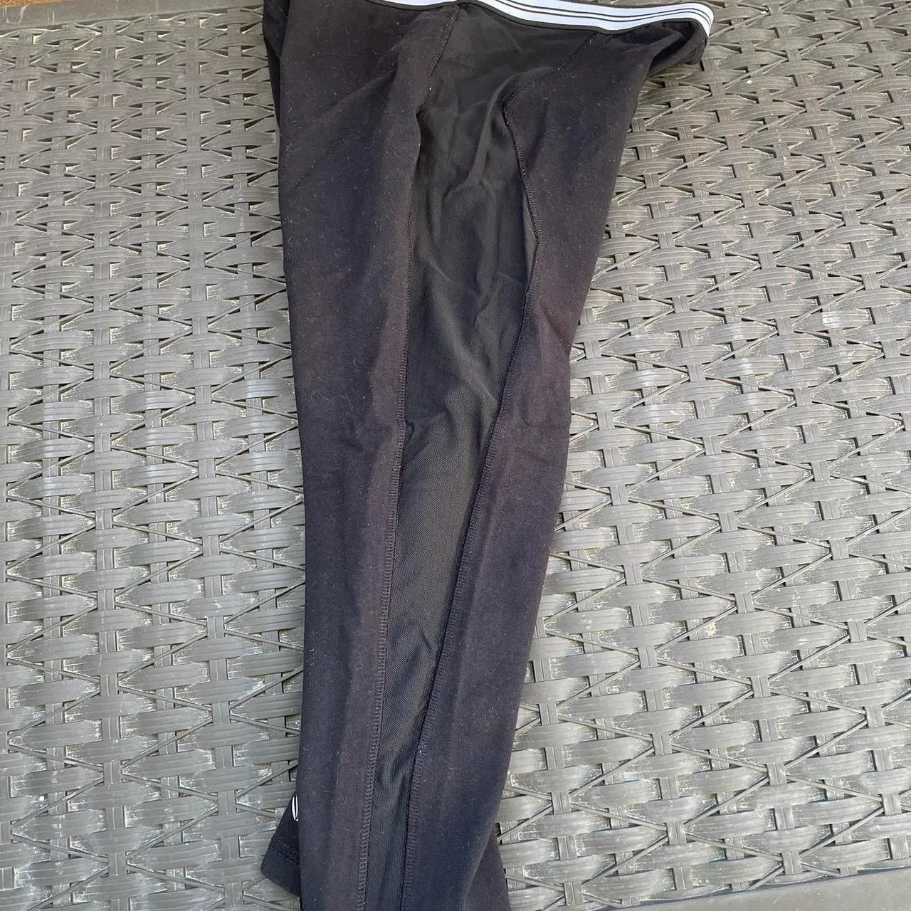 Forever 21 Black Activewear Crop Leggings With Mesh Detail Panel - Image 3