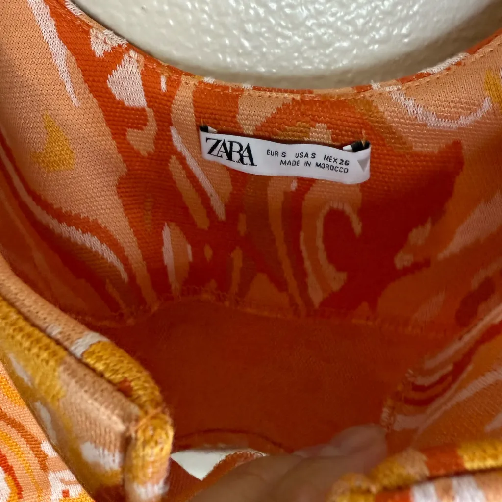 Zara Abstract Orange Printed crop top size S - Image 4